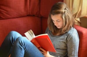 Alumna estudiando inglés